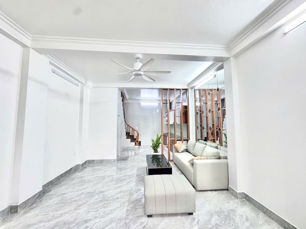 ĐÔNG NGẠC – THỤY PHƯƠNG - VỈA HÈ - Ô TÔ TRÁNH – CHỈ VIỆC VỀ Ở